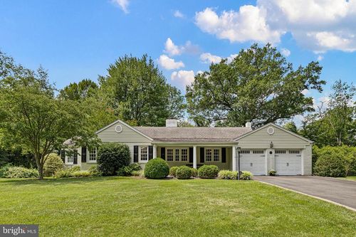 12 Westover Cir, GREENVILLE, DE, 19807-2975 | Card Image