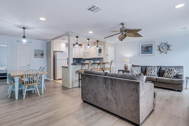 APT-229 - 4901 State Highway 361, Condo with 2 bedrooms, 2 bathrooms and null parking in Port Aransas TX | Image 4