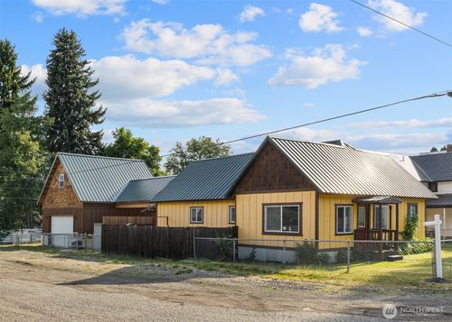 301 W 4th St, Cle Elum, WA, 98922-1049 | Card Image