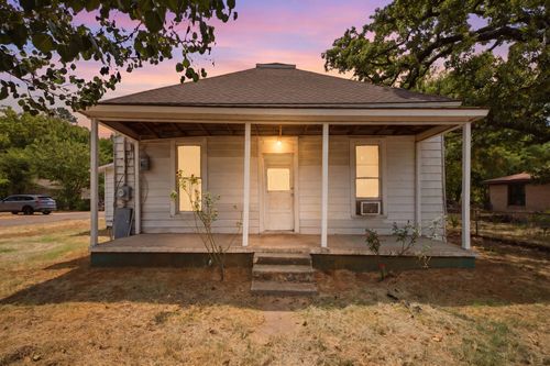 214 E Woodland St, Collinsville, TX, 76233-5404 | Card Image