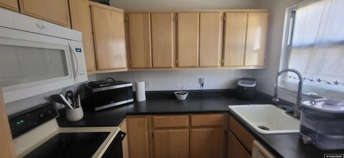 201 La Paloma Dr, Rawlins, WY, 82301-5111 | Card Image