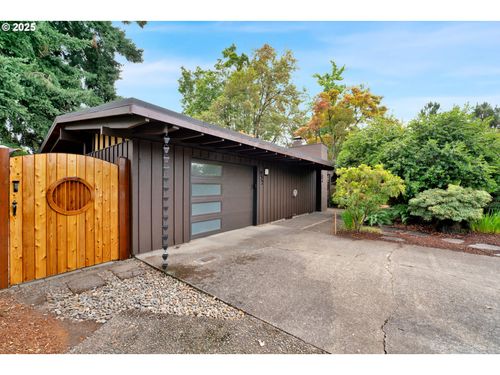 953 N Van Duyn St, Eugene, OR, 97401-6955 | Card Image