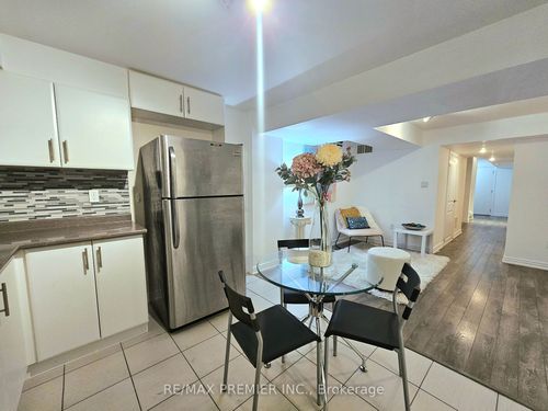 3900 Arvona Pl, Mississauga, ON, L5M0Y5 | Card Image