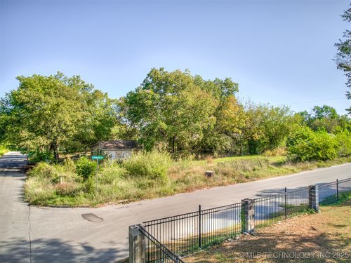 1327 N Rockford Ave, Tulsa, OK, 74106-5041 | Card Image