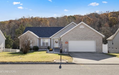1542 Mandrell Dr, Knoxville, TN, 37918-0946 | Card Image
