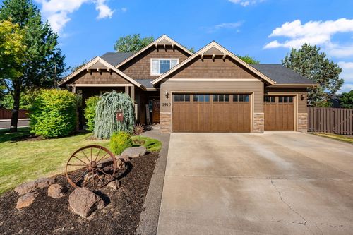 2910 Nw Canyon Dr, Redmond, OR, 97756-1188 | Card Image