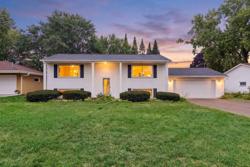 1616 Sandhurst Avenue E, Maplewood, MN, 55109 | Card Image