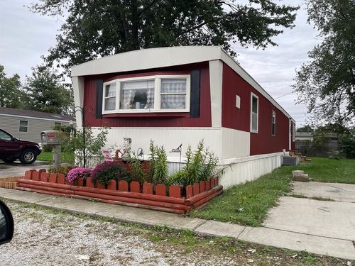 1 Fairview Trailer Ct, Taylorville, IL, 62568-1760 | Card Image