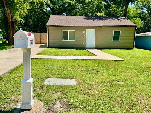 227 Se 33rd Ter, Topeka, KS, 66605 | Card Image