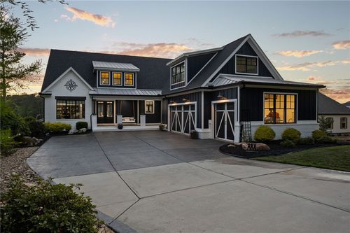 376 Abercrombie Pt, Greenwood, SC, 29649-8807 | Card Image