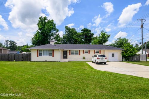 813 Henderson Dr, Jacksonville, NC, 28540-4403 | Card Image