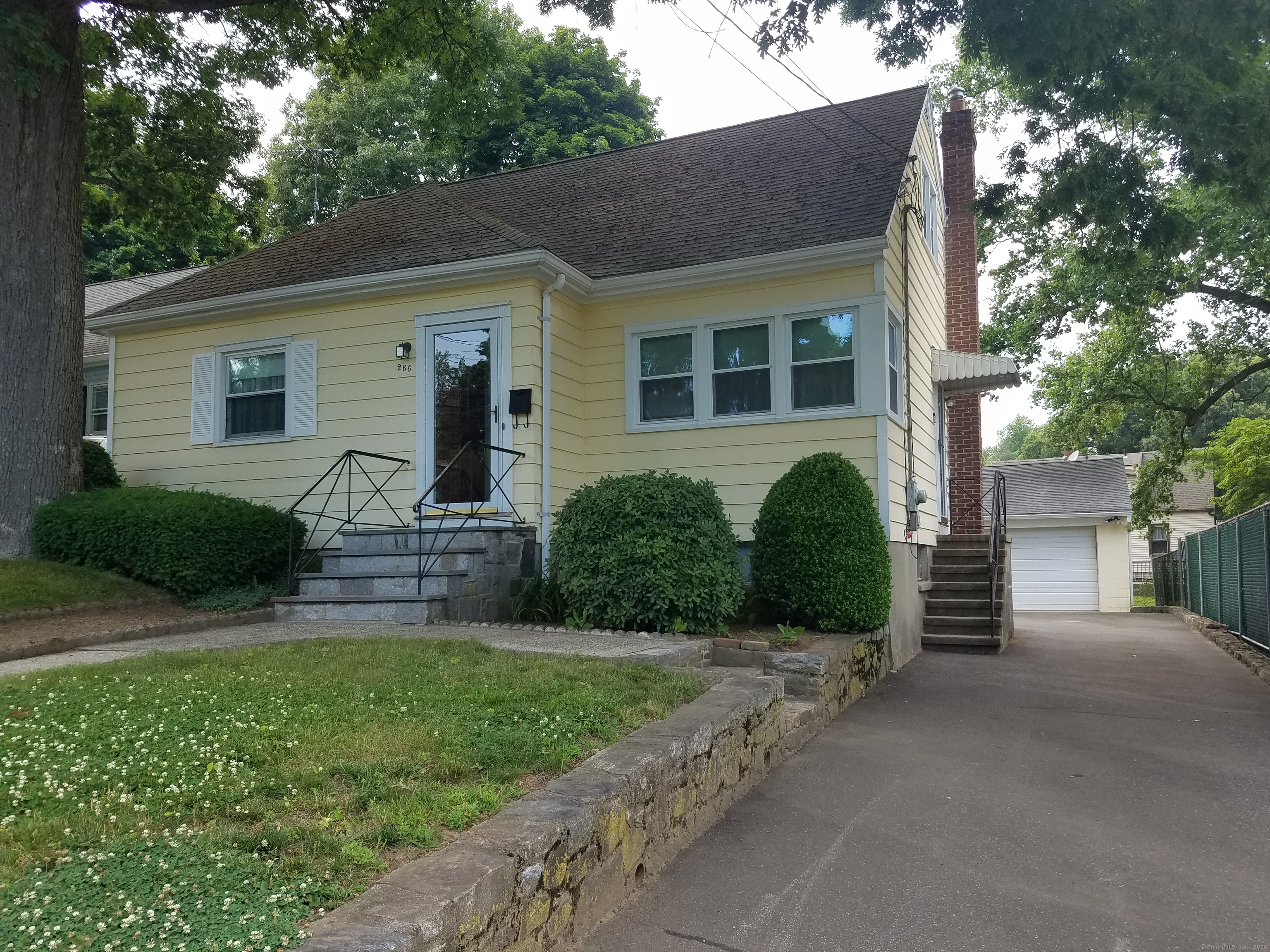 Ruth St, Bridgeport, CT 06606
