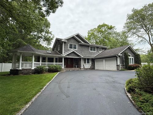 5 Blossom St, Dix Hills, NY, 11746-8521 | Card Image