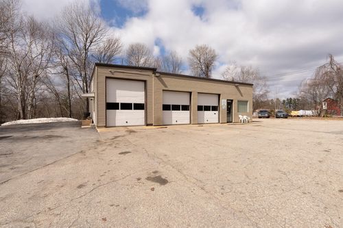 1806 Hooksett Rd, Hooksett, NH, 03106-1458 | Card Image