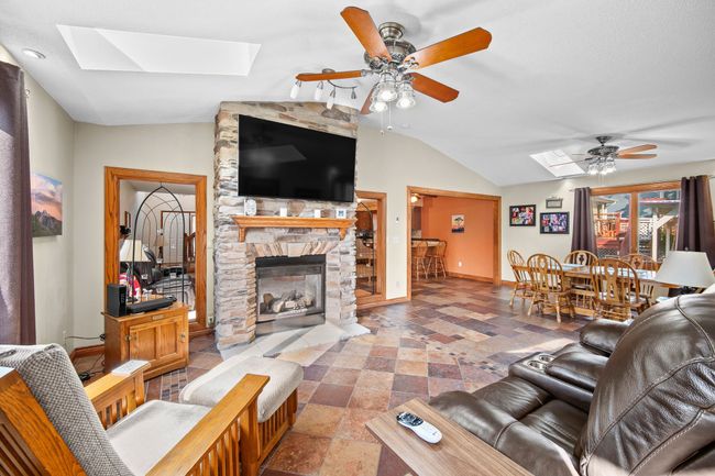 233 24 Th St, Home with 3 bedrooms, 3 bathrooms and null parking in West Des Moines IA | Image 14