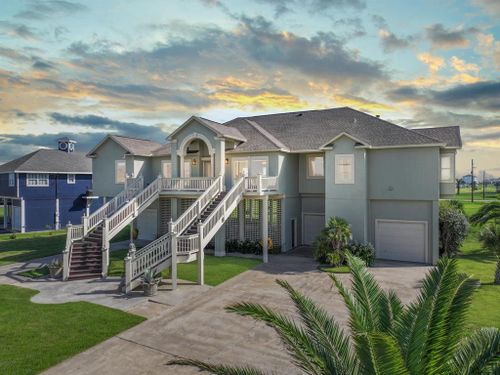 813 Pinata Dr, Crystal Beach, TX, 77650 | Card Image