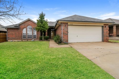 8309 Wilshire Ridge Dr, Oklahoma City, OK, 73132-3330 | Card Image