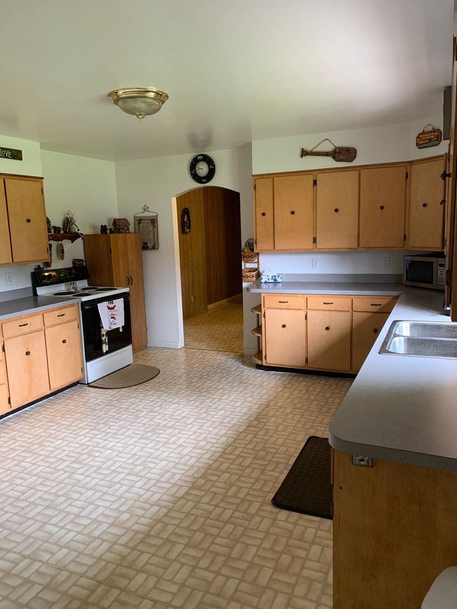 11656 W Lake St, House other with 4 bedrooms, 2 bathrooms and null parking in Naubinway MI | Image 18