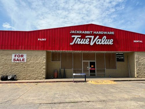 604 N Center St, Lonoke, AR, 72086-2546 | Card Image