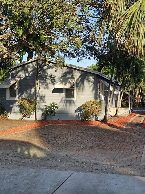 239 Nw 6th Ave, Delray Beach, FL, 33444-2742 | Card Image