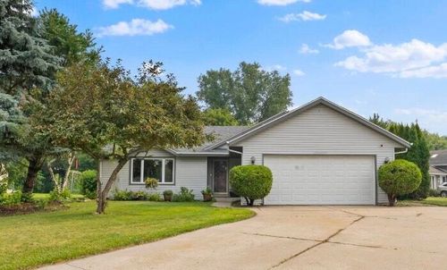 2822560 Foxwood Ln, Waukesha, WI, 53186-8862 | Card Image