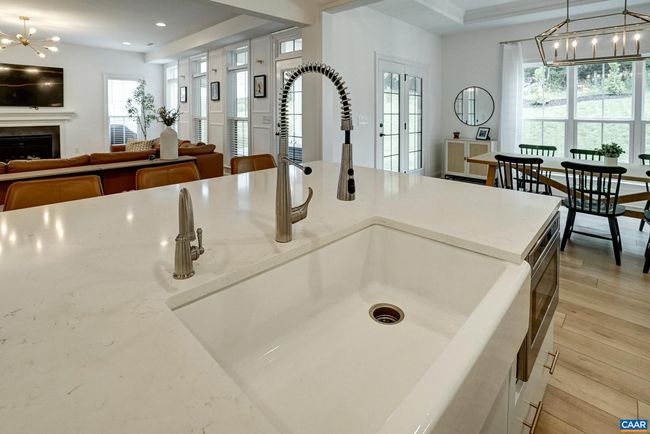 Farmhouse sink. | Image 18