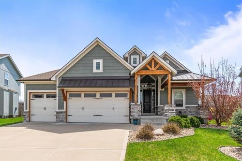 2533 Old Port Rd, Lee's Summit, MO, 64082-7807 | Card Image