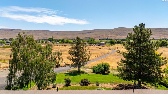 97010 W Good Rd, Home with 3 bedrooms, 3 bathrooms and null parking in Prosser WA | Image 35