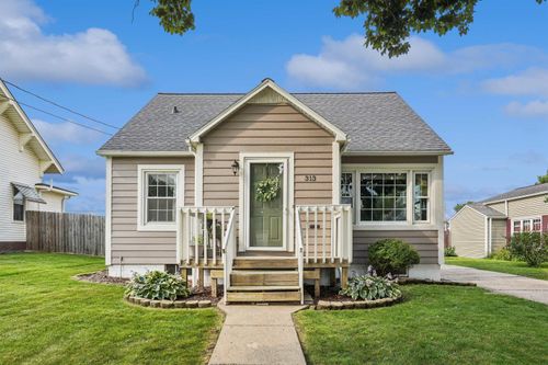 313 H Ave, Grundy Center, IA, 50638-1847 | Card Image