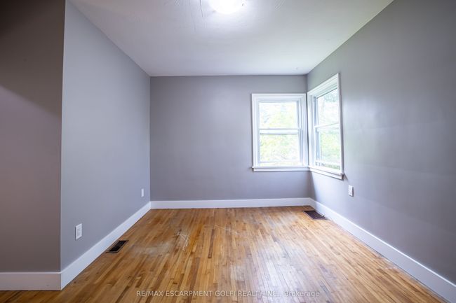18 Grove Ave, House other with 6 bedrooms, 2 bathrooms and 4 parking in Saint Catharines ON | Image 17