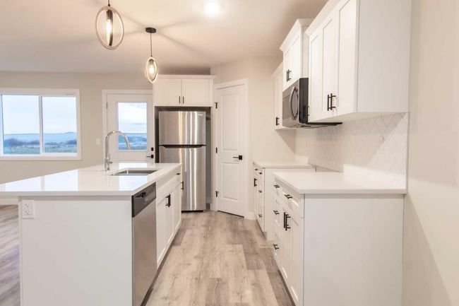 11433 95 Street, Home with 3 bedrooms, 3 bathrooms and 2 parking in Clairmont AB | Image 6