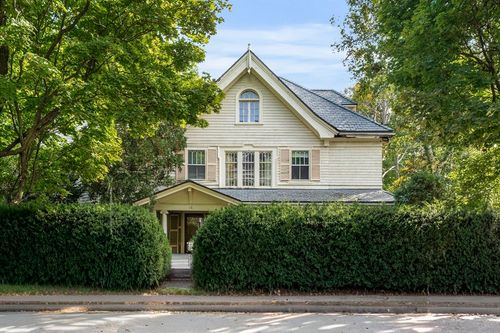 16 Kennard Rd, Brookline, MA, 02445-7547 | Card Image