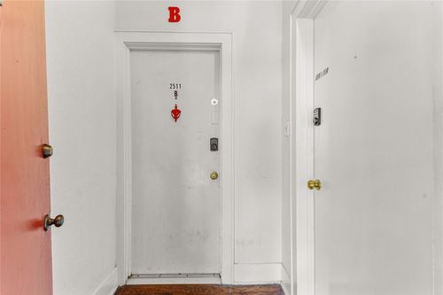 b-2511 Whitney, Houston, TX, 77006 | Card Image