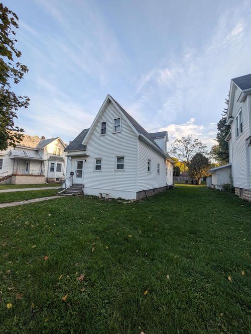 242 E Merrill Ave, Fond Du Lac, WI, 54935-3616 | Card Image