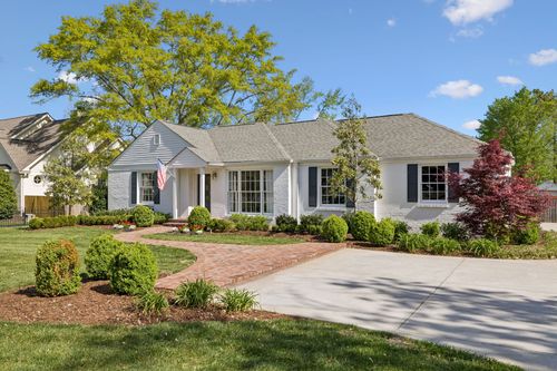 132 Brookfield Ave, Nashville, TN, 37205-4402 | Card Image