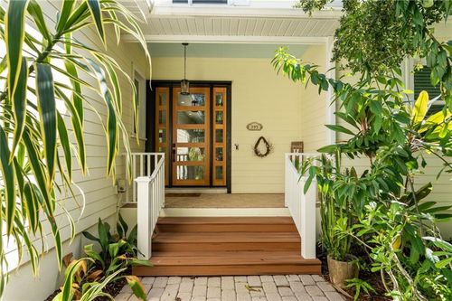 395 Live Oak Dr, Vero Beach, FL, 32963-9748 | Card Image