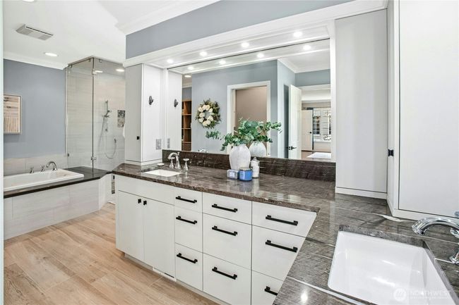 8150 Evergreen Ln, House other with 5 bedrooms, 4 bathrooms and 3 parking in Mercer Island WA | Image 19
