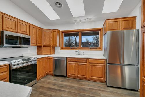 412 S Swift Ave, Litchfield, MN, 55355-3045 | Card Image