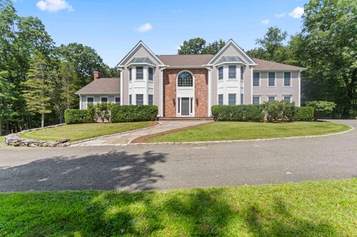2 Landmark Dr, Bridgewater, CT, 06752-1620 | Card Image