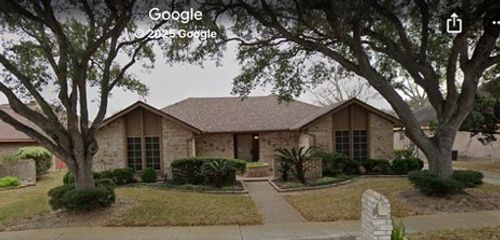 2016 Pecan Dr, Portland, TX, 78374-2915 | Card Image