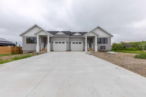 309, 311 S 100 W, Raymond, AB, T0K2S0 | Card Image