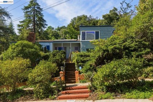 3890 Serrano St, Martinez, CA, 94553-3753 | Card Image