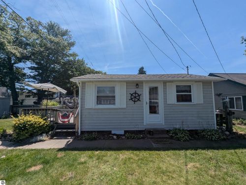 152 N Huron Rd, Au Gres, MI, 48703 | Card Image