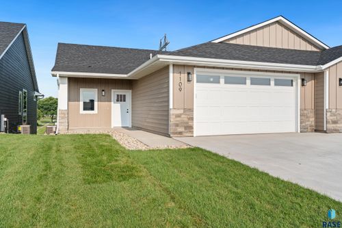 1109 S Foss Ave, Sioux Falls, SD, 57110-8600 | Card Image