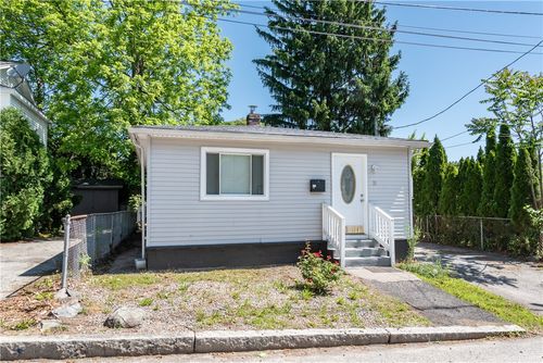 33 Ridge St Street, Cranston, RI, 02920 | Card Image