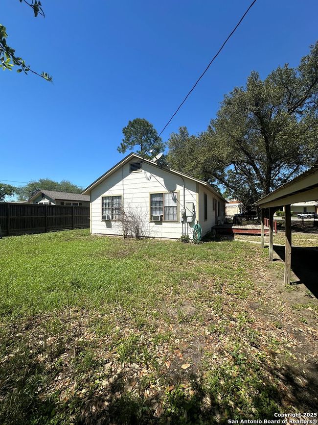 207 W Vance, House other with 4 bedrooms, 2 bathrooms and null parking in Refugio TX | Image 17