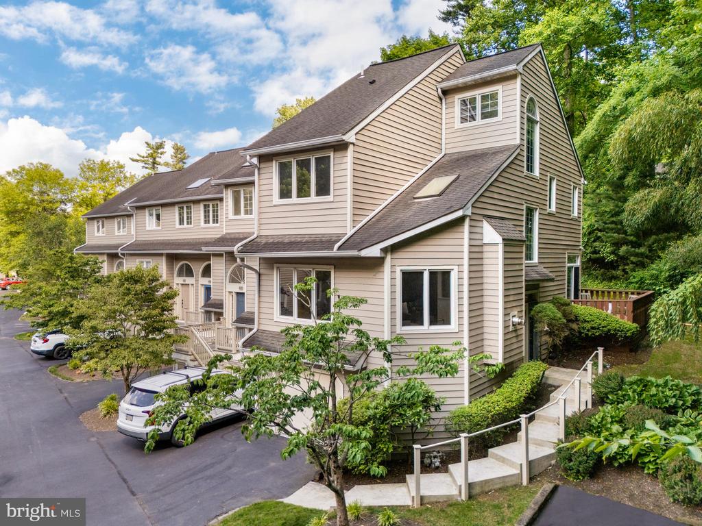 Wooded Way, Newtown Square, PA 19073