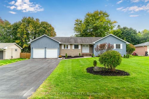 35 Jonathan St, Uxbridge, ON, L9P1B7 | Card Image