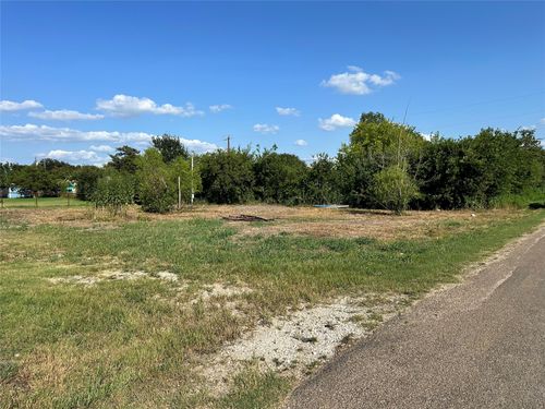212 3rd St, Elm Mott, TX, 76640-3780 | Card Image