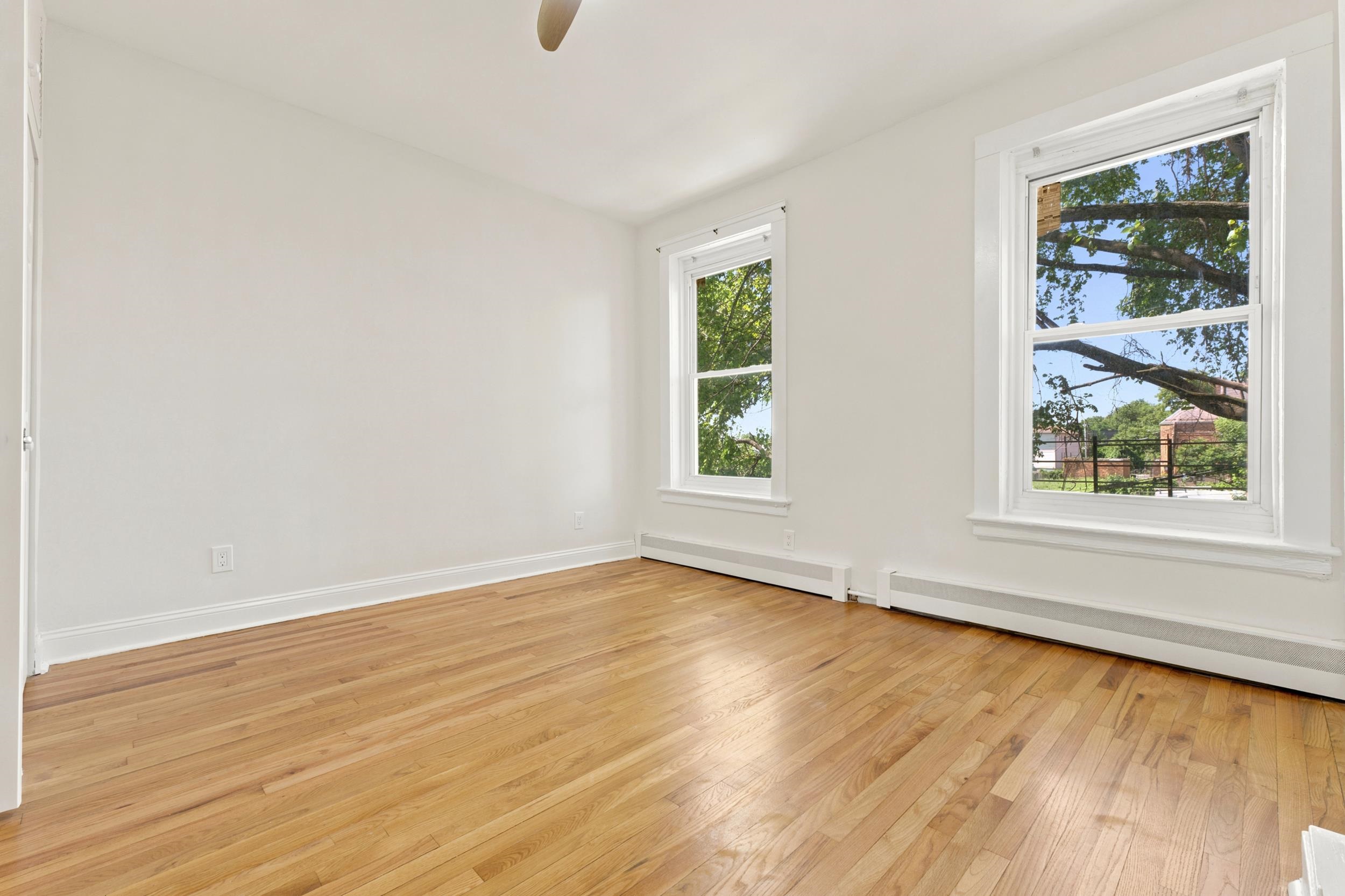 Residential Lease in JC, Bergen-Lafayett 2